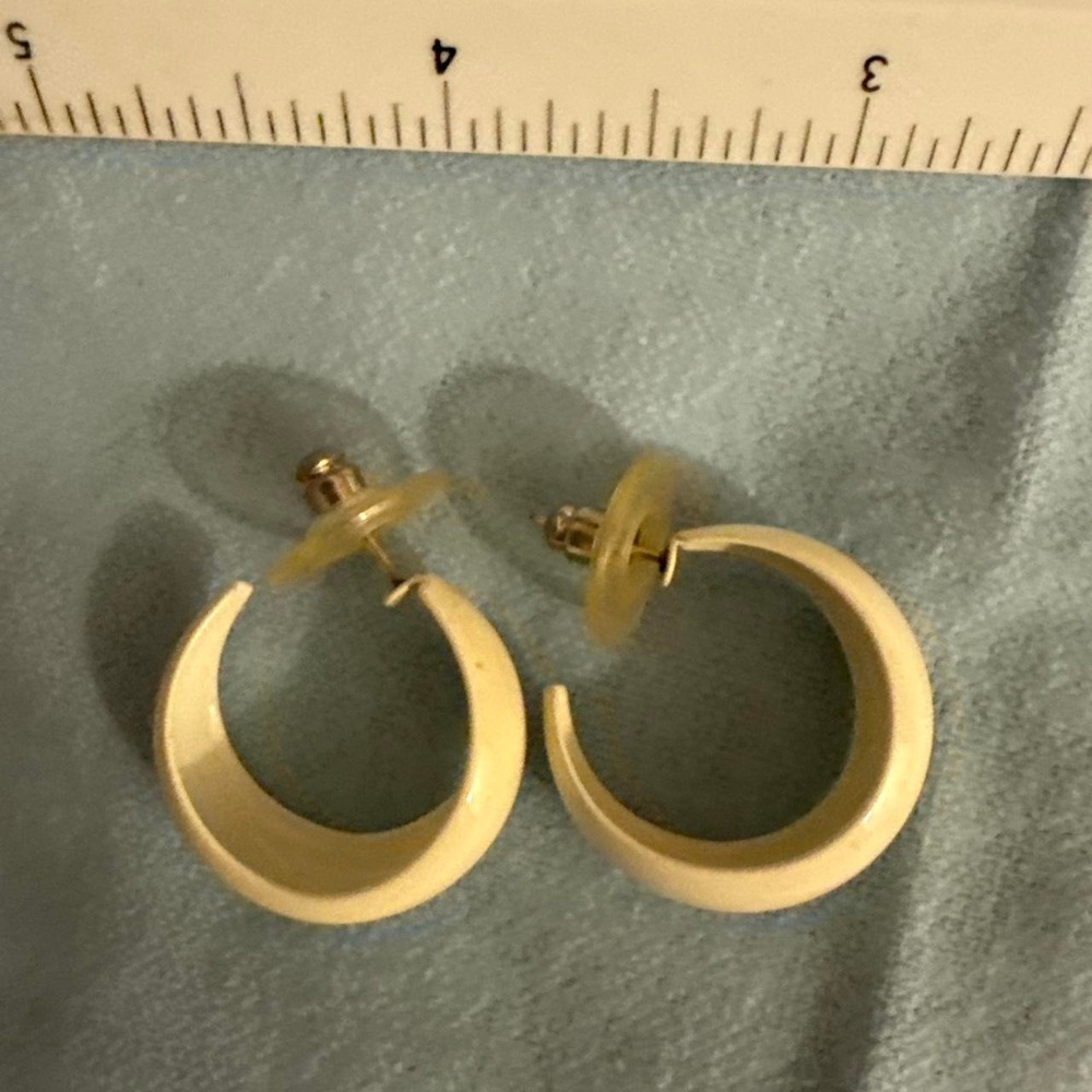 Vintage Retro Cream Hoop Earrings Off White Chunky C-Shaped Post Backs